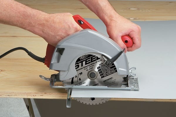 metal cutting with saw blade