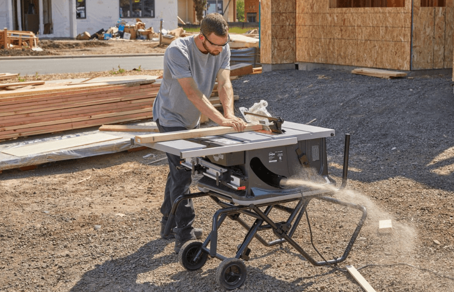Jobsite table saw