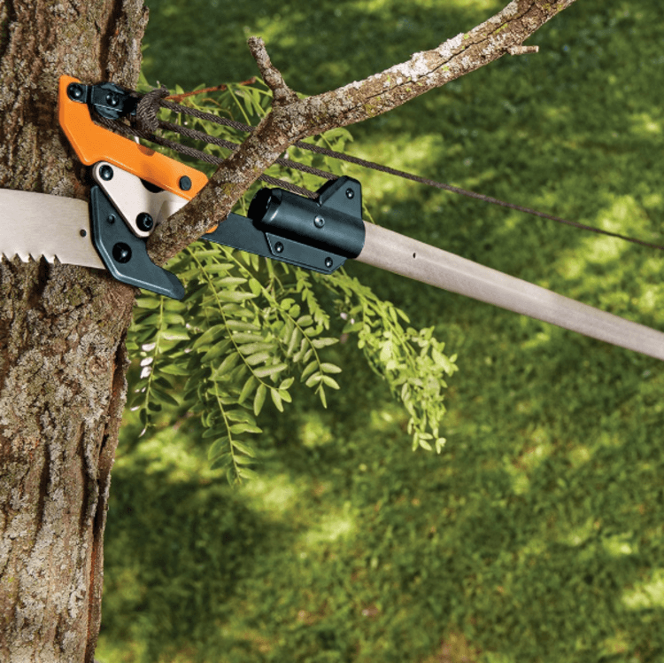 The precision of pruning with the Fiskars Power-Lever