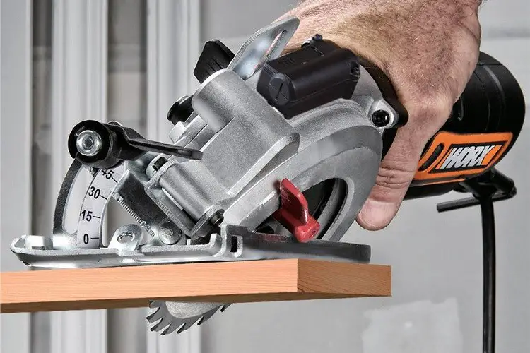 circular saw bevel capacity