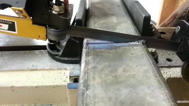 Bandsaw For Cutting Metal