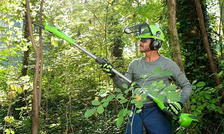 safe use of a pole saw