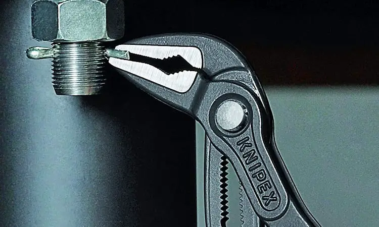 Adjustable pliers in use
